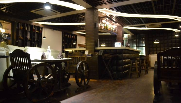 Lawn Bistro in Sector 15, Noida