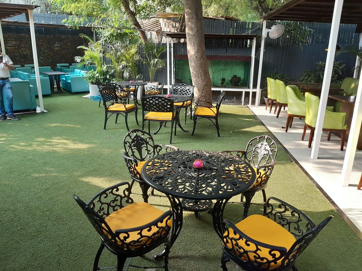 Lawn Bistro in Sector 15, Noida