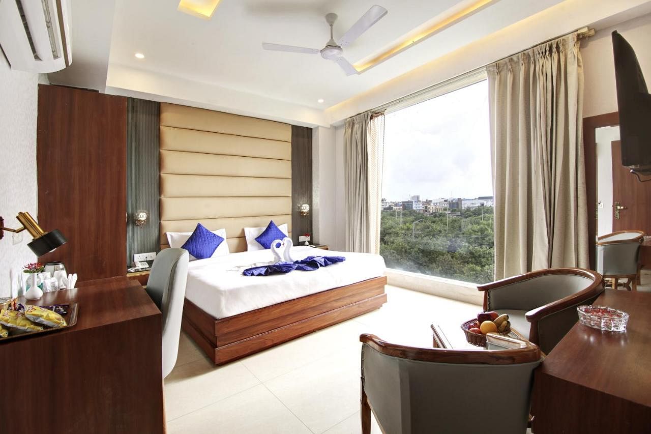 Marks Hotel Banquet in Sector 63 A, Noida Marks Hotel Banquet in Sector 63 A, Noida