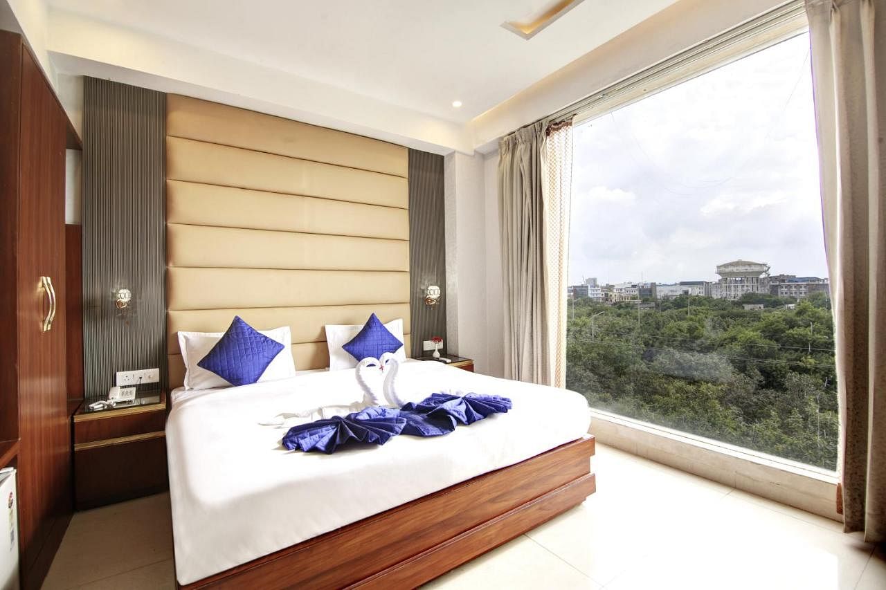 Marks Hotel Banquet in Sector 63 A, Noida Marks Hotel Banquet in Sector 63 A, Noida