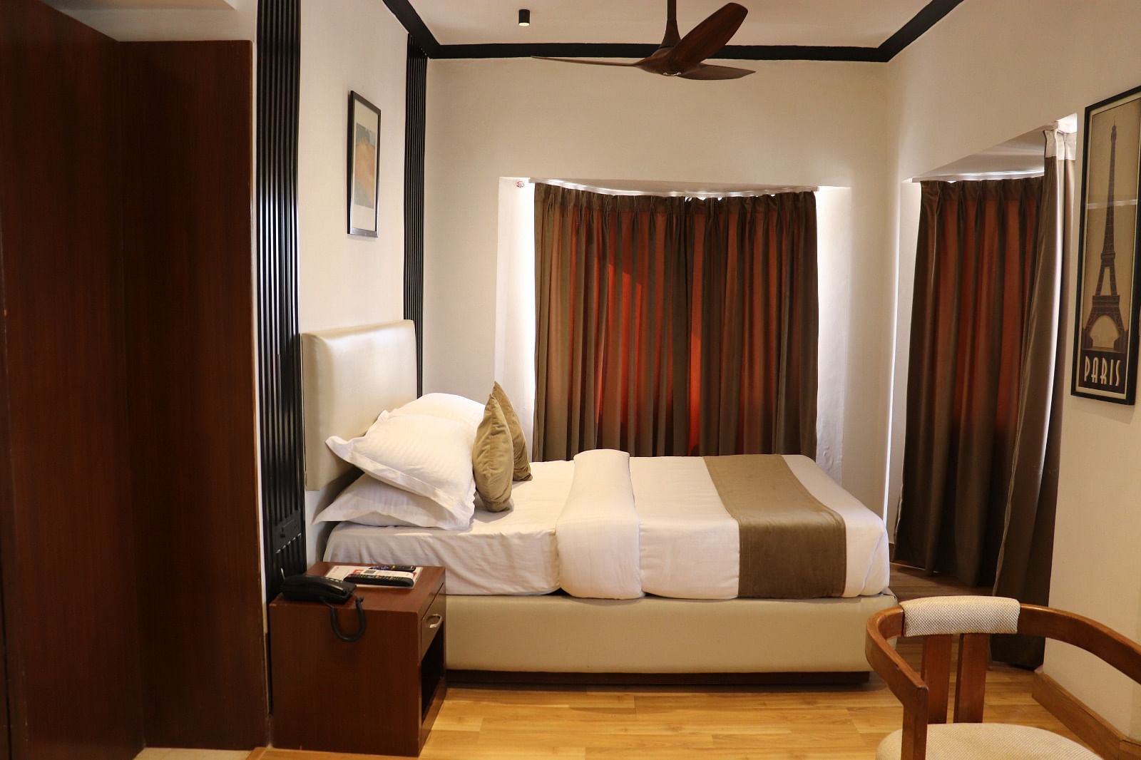 Nirulas Hotel in Sector 2, Noida