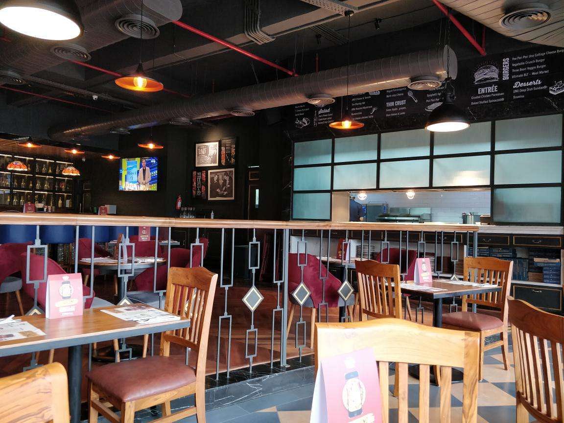 Uno Chicago Bar Grill in Sector 38, Noida
